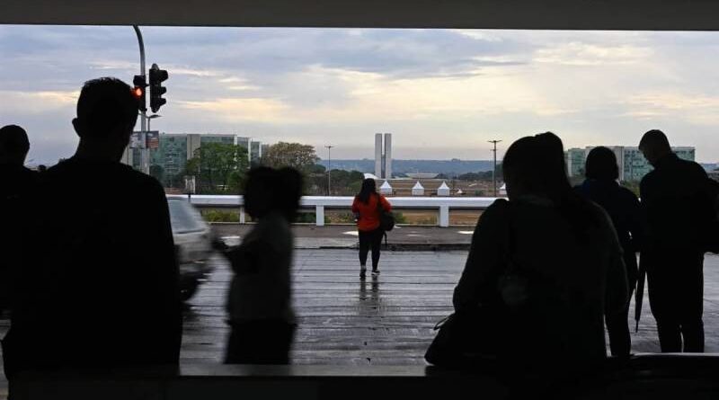 Frente fria se aproxima e chuvas se intensificam; confira o clima