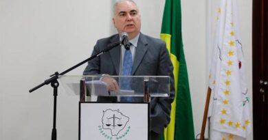 Ex-presidente do TJ muda de lado e suspende acórdão sobre adicional a servidores estaduais