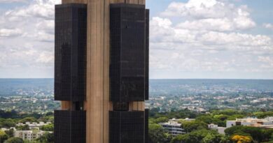 Copom decide taxa Selic. Mercado prevê manutenção dos juros em 15%