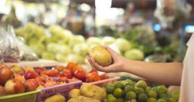 Após 13 meses, inflação volta a ficar dentro da meta do governo