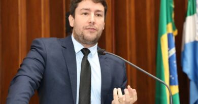 Juiz proíbe deputado de debochar de advogado e manda remover vídeo contra assessor da Cassems