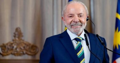 No apagar das luzes, Lula sanciona Orçamento de 2026 com vetos e emendas e foco em programas sociais