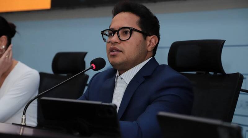 Ação popular busca anular reeleição antecipada em 18 meses de Papy à presidência da Câmara