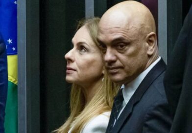 PF prepara relatório sobre menções a Moraes no celular de Vorcaro