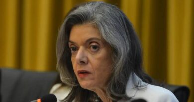 Cármen Lúcia vota contra gratificação de desempenho a inativos do INSS