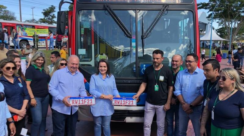 Juiz diz que prefeitura é omissa, mas recua e decisão de intervir no Consórcio cabe à Adriane