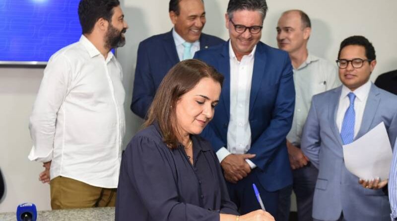 “Não tem o que fazer”, dispara Adriane Lopes sobre os problemas causados pelas chuvas