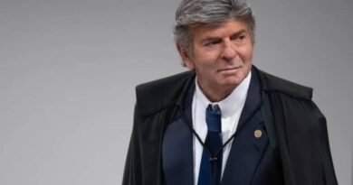 Fux questiona próprio gabinete sobre erro em arquivamento de notícia-crime contra Lula