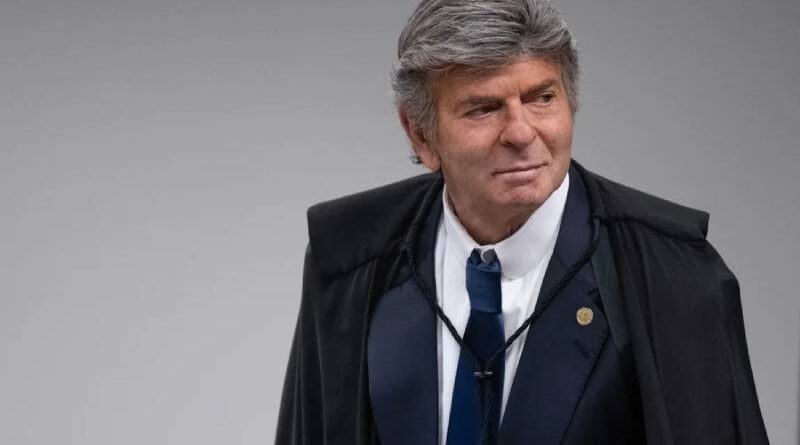 Fux questiona próprio gabinete sobre erro em arquivamento de notícia-crime contra Lula