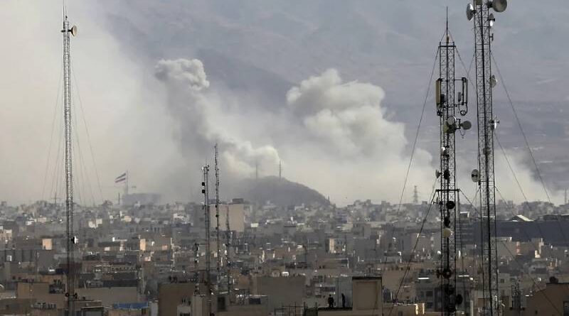 EUA e Israel atacam Irã após semanas de tensão EUA e Israel atacam Irã após semanas de tensão