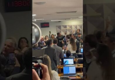 Imagens mostram briga após aprovação da quebra de sigilo de Lulinha. Veja vídeo Imagens mostram briga após aprovação da quebra de sigilo de Lulinha. Veja vídeo