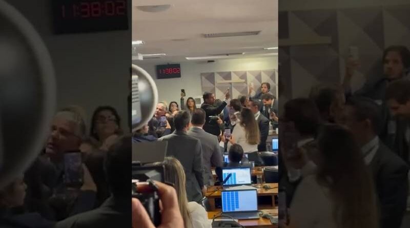 Imagens mostram briga após aprovação da quebra de sigilo de Lulinha. Veja vídeo Imagens mostram briga após aprovação da quebra de sigilo de Lulinha. Veja vídeo