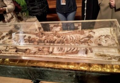 Itália exibe restos de São Francisco de Assis pela 1ª vez e peregrinos se emocionam: ‘Evento único’