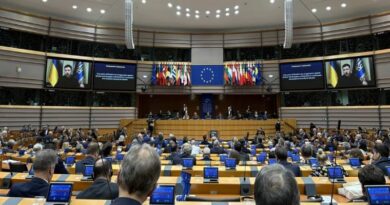 UE reage aos 4 anos de guerra com demonstrações de apoio à Ucrânia