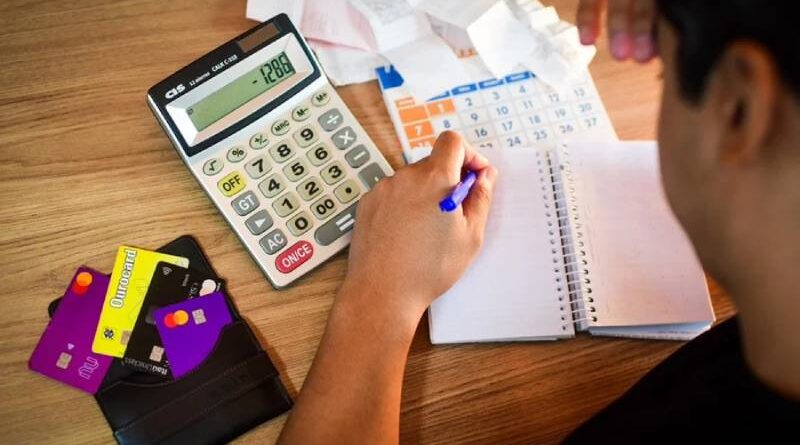 BC: juros do rotativo do cartão chegam a 1.216% ao ano na inadimplência BC: juros do rotativo do cartão chegam a 1.216% ao ano na inadimplência