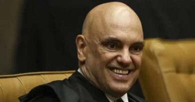 Moraes multa caminhoneiros que protestaram contra eleição de Lula em valor bilionário