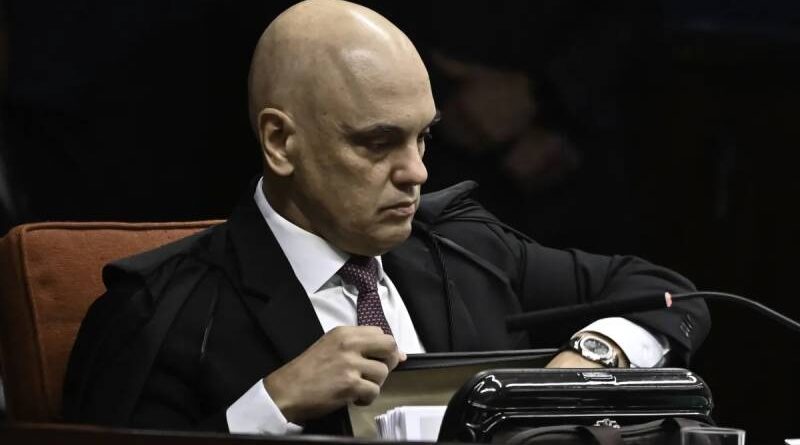 Ministros do STF veem Moraes em xeque e rede de apoio ao ministro diminui
