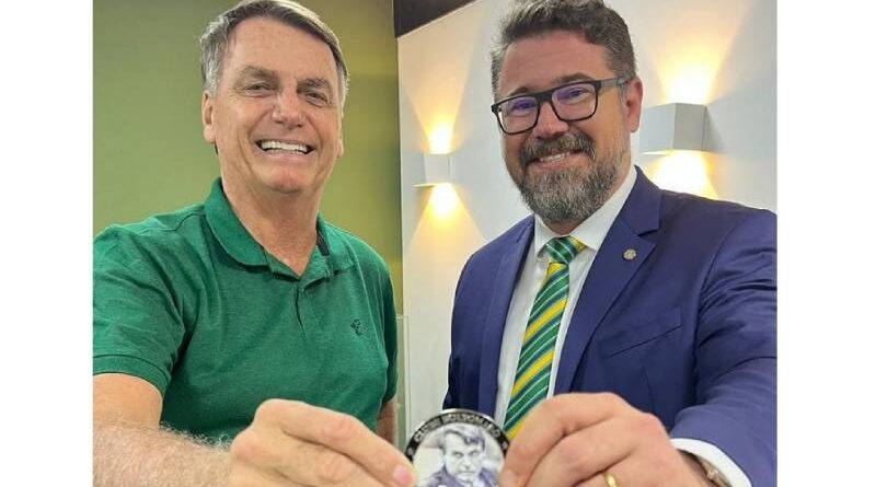 Da cadeia, Bolsonaro implode acordo com Reinaldo e anuncia Pollon como candidato a senador