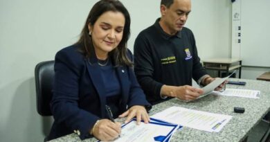 Gestão Adriane emprega esposa e filho de ex-presidente da Funesp com salário de até R$ 6,5 mil Gestão Adriane emprega esposa e filho de ex-presidente da Funesp com salário de até R$ 6,5 mil