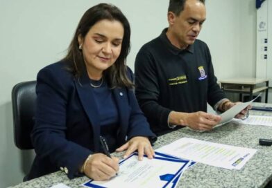 Gestão Adriane emprega esposa e filho de ex-presidente da Funesp com salário de até R$ 6,5 mil Gestão Adriane emprega esposa e filho de ex-presidente da Funesp com salário de até R$ 6,5 mil