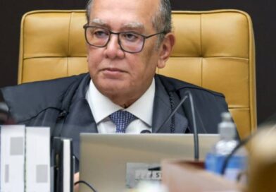 Parlamentares pedem investigação contra Gilmar por falas em julgamento sobre CPMI Parlamentares pedem investigação contra Gilmar por falas em julgamento sobre CPMI