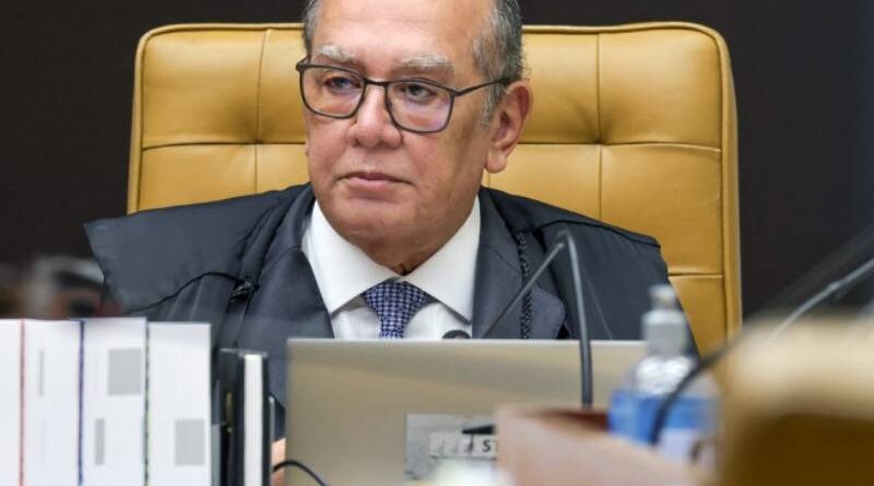 Parlamentares pedem investigação contra Gilmar por falas em julgamento sobre CPMI Parlamentares pedem investigação contra Gilmar por falas em julgamento sobre CPMI