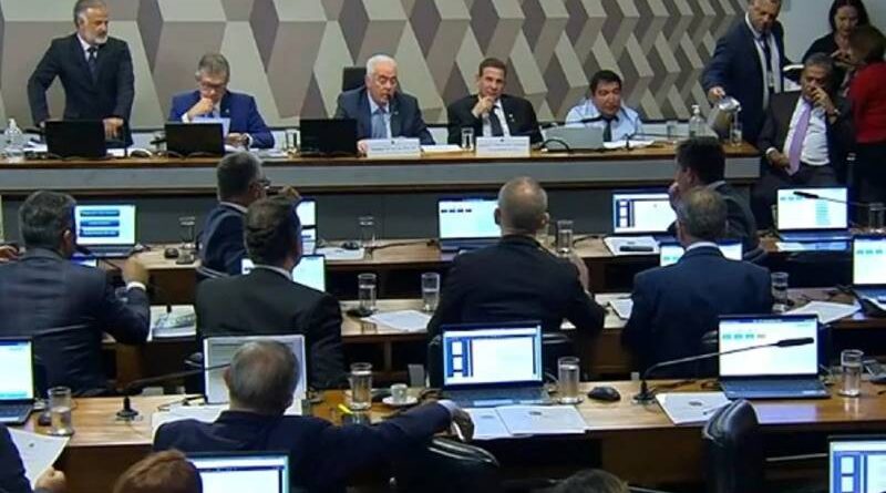 PEC que barra responsabilização da mídia por fala de terceiros avança