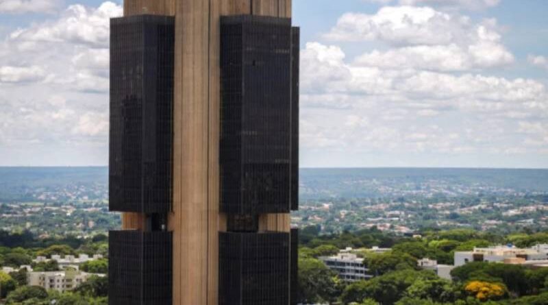 Copom deve reduzir Selic e reforçar cautela no ritmo de cortes