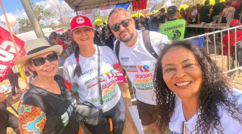 ACP marca presença na Marcha da Classe Trabalhadora em Brasília e reforça defesa da educação pública durante a 27ª Semana Nacional