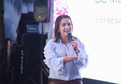 “Bolsonarista raiz” no passado e após tirar foto com Lula, Adriane evita discurso e foto com Flávio