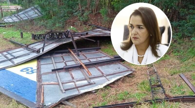 Adriane alega abuso e quer censurar novos painéis instalados após liminar da Justiça