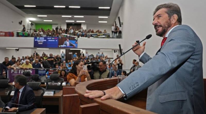 Com presença de servidores, reajuste salarial volta a ser tema de debate na ALEMS