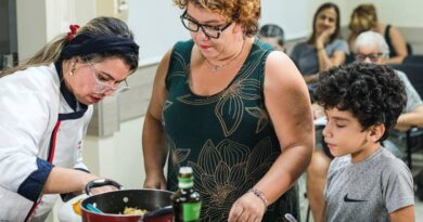 No Abril Azul, Cozinha Experimental realiza oficina de culinária funcional para famílias atípicas