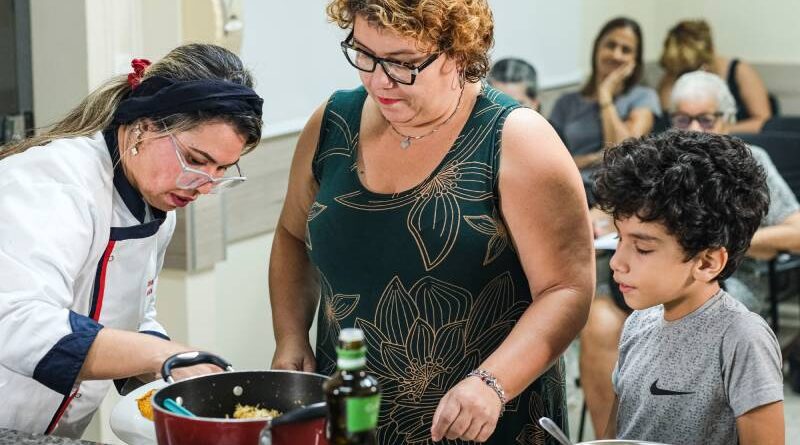 No Abril Azul, Cozinha Experimental realiza oficina de culinária funcional para famílias atípicas