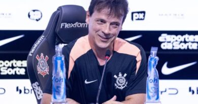 Saiba onde assistir a estreia de Fernando Diniz pelo Corinthians