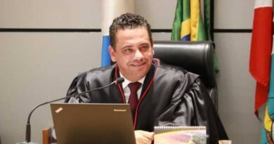 PF diz ser “inverossímil” origem de R$ 135 mil na compra de carro de luxo e terreno por Bastos