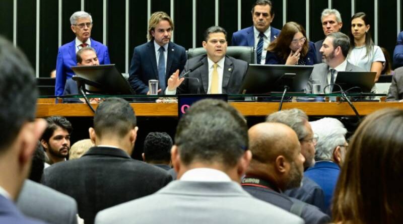 Congresso derruba veto de Lula ao PL da Dosimetria, e Bolsonaro será beneficiado