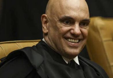 Moraes usou delação para condenar Bolsonaro e agora quer limitá-la para não ser atingido Moraes usou delação para condenar Bolsonaro e agora quer limitá-la para não ser atingido