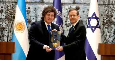 Em Israel, Milei ganha medalha de honra por apoio ao Estado israelense