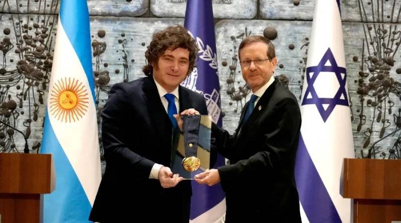 Em Israel, Milei ganha medalha de honra por apoio ao Estado israelense