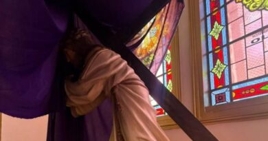 Pela 1ª vez em Campo Grande, procissão reúne 5 paróquias e abre celebrações da Paixão de Cristo