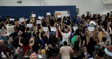 Em audiência marcada por vaias, todos ficam contra proposta de Adriane para privatizar saúde Em audiência marcada por vaias, todos ficam contra proposta de Adriane para privatizar saúde