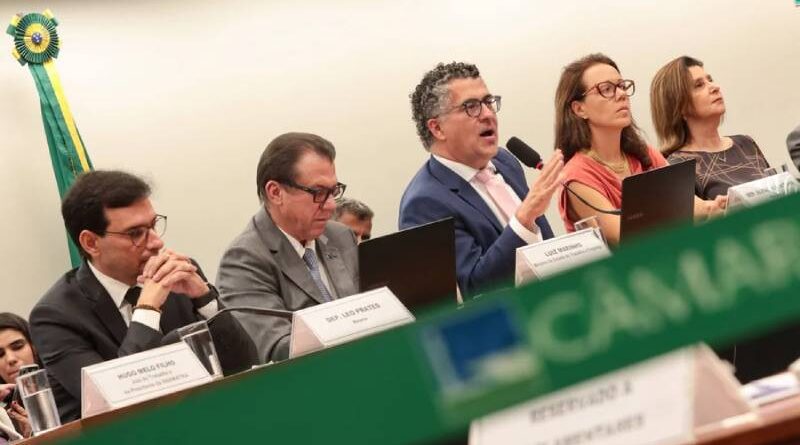 PEC da 6×1: Comissão da Câmara retoma votação nesta 4ª. Entenda rito PEC da 6×1: Comissão da Câmara retoma votação nesta 4ª. Entenda rito