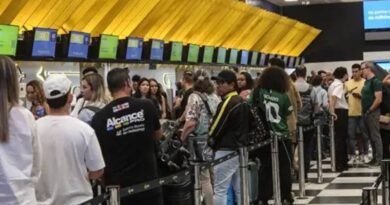 Setor de serviços recua 1,2% em março, diz IBGE, bem pior do que o esperado
