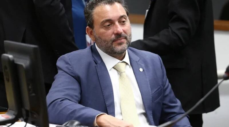 Deputado do PP usa dinheiro da Câmara para alugar escritório da tia