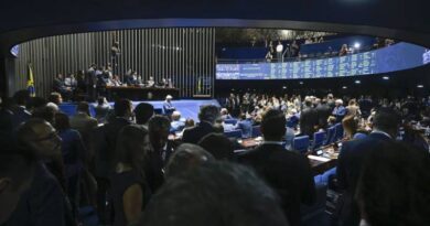 Oposição e empresários se mobilizam para retardar PEC do 6×1 no Senado Oposição e empresários se mobilizam para retardar PEC do 6×1 no Senado