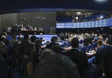 Oposição e empresários se mobilizam para retardar PEC do 6×1 no Senado Oposição e empresários se mobilizam para retardar PEC do 6×1 no Senado