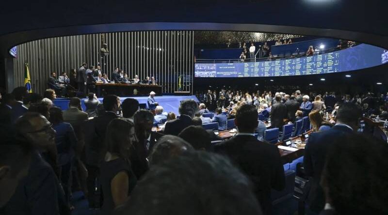 Oposição e empresários se mobilizam para retardar PEC do 6×1 no Senado Oposição e empresários se mobilizam para retardar PEC do 6×1 no Senado