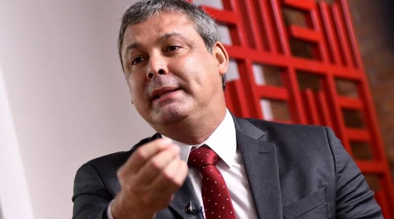 Lindbergh pede prisão de Flávio Bolsonaro após pagamento de Vorcaro