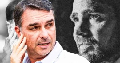 Flávio Bolsonaro visitou Vorcaro em casa após prisão Flávio Bolsonaro visitou Vorcaro em casa após prisão